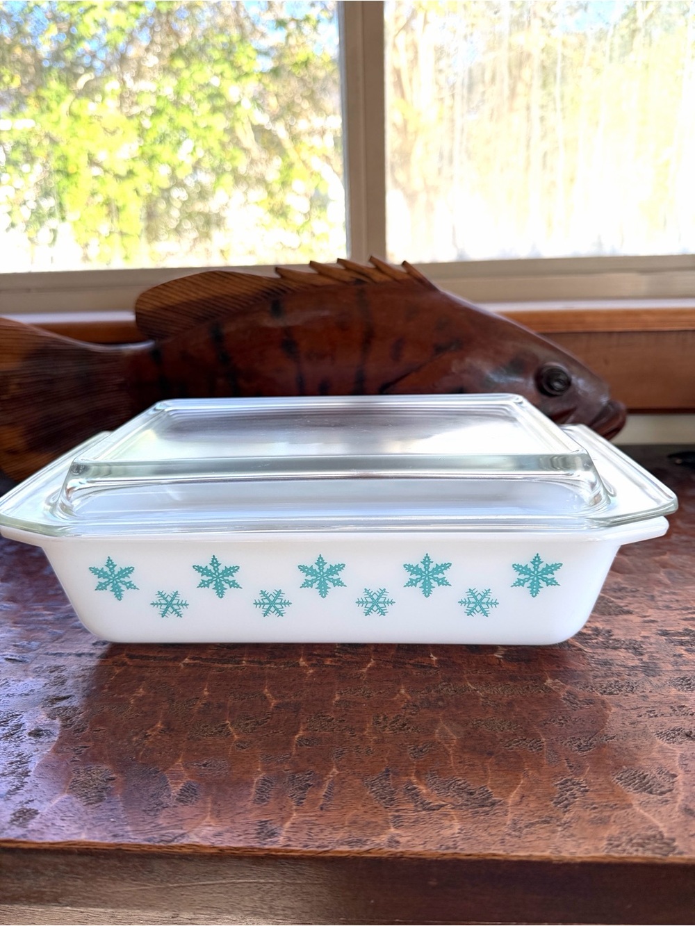 Vintage Pyrex White and Turquoise Snowflake Space Saver Baking Dish with Lid 575